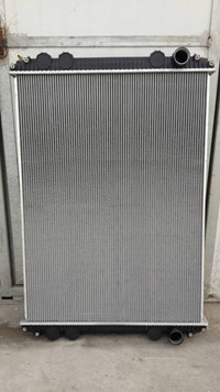 0526620004 0529617005 A0526615020 0527749002  A0527743002 A0526615022Plastic Tanks Aluminum Core Radiator 2001-1725 Fit For 2007 Columbia and 2008 & Newer Cascadia Heavy Truck