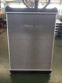 0437264S, 238686, 613RA061 2001-1774 aluminum-plastic radiator for Freightliner Business Class M2