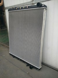 0526620004 0529617005 A0526615020 0527749002  A0527743002 A0526615022Plastic Tanks Aluminum Core Radiator 2001-1725 Fit For 2007 Columbia and 2008 & Newer Cascadia Heavy Truck