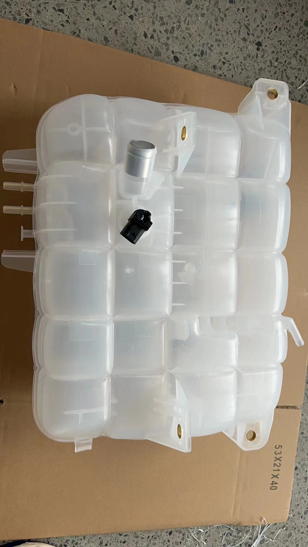 Truck Radiator Coolant expansion Tank 21883433 22430043 FOR VOLVO TRUCK WATER EXPANSION TANK